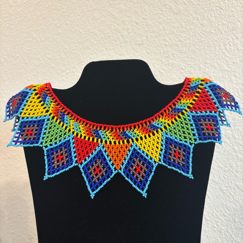 💕New Listing 💕 Artisan Vibrant Beaded Necklace